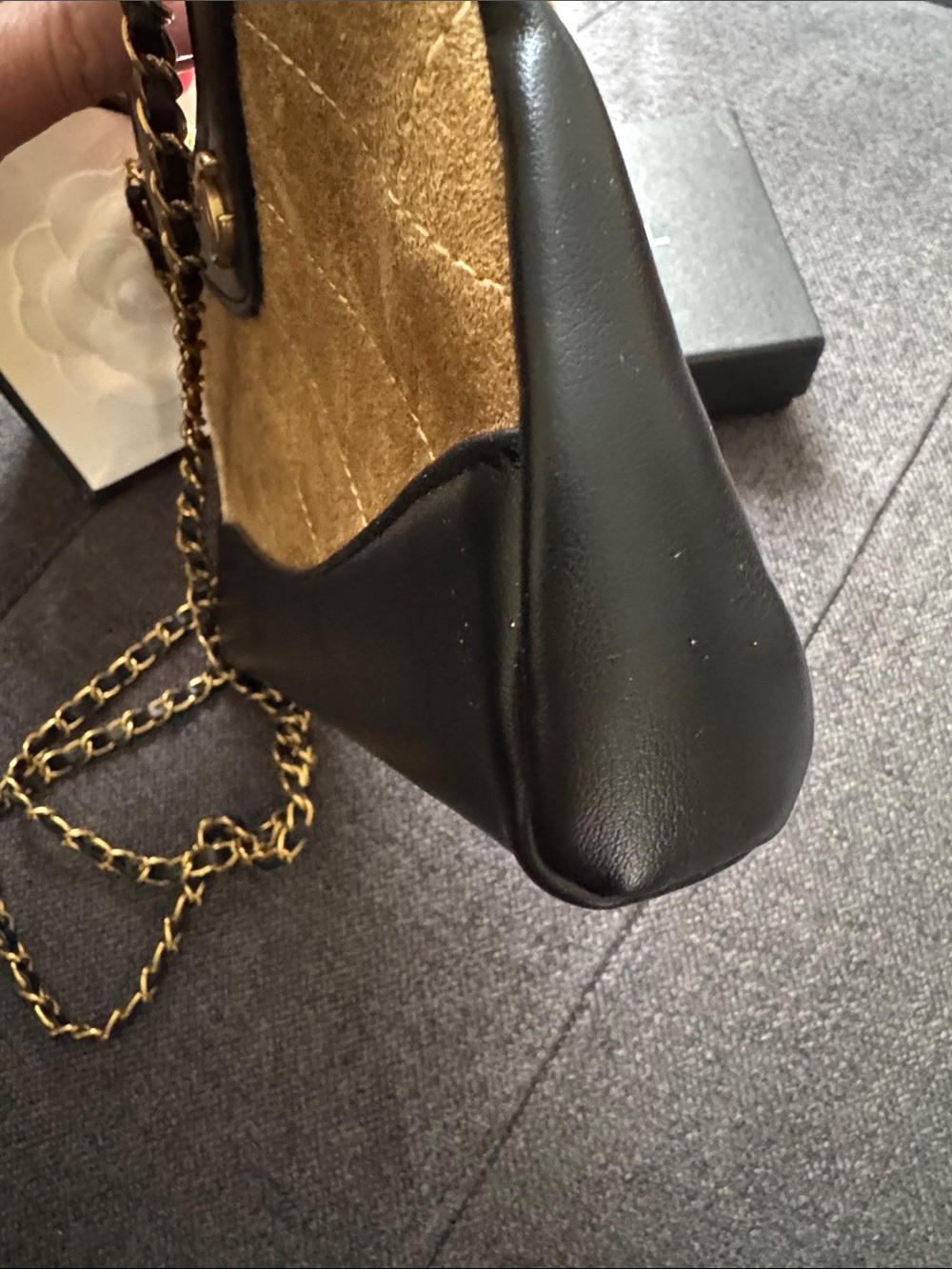 Black and Gold Quilted mini Chain-Handle Shoulder Bag - Picture 3 of 4